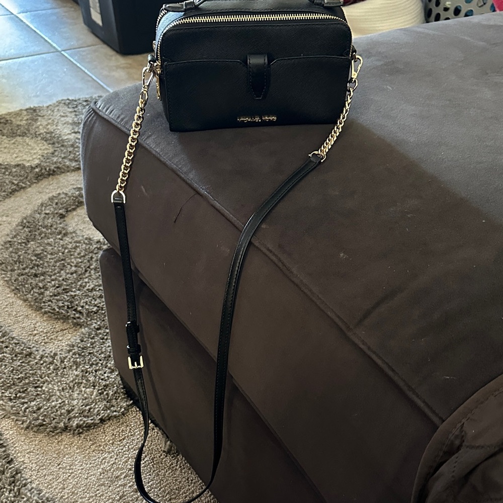 Michael Kors Elegant Black Crossbody Bag - Picture 8 of 13